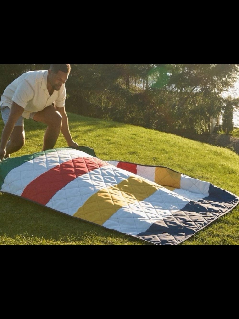 Hudson’s Bay Stripes Outdoor Blanket w/ Carrier 42” x 72” Multi-Coloured NEW
